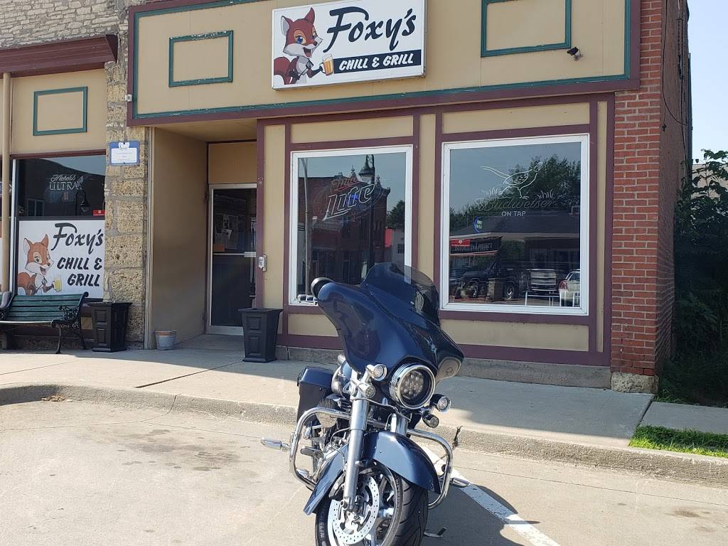 Foxys Chill and Grill | restaurant | 347 E Main St, Central City, IA 52214, USA | 3194383333 OR +1 319-438-3333