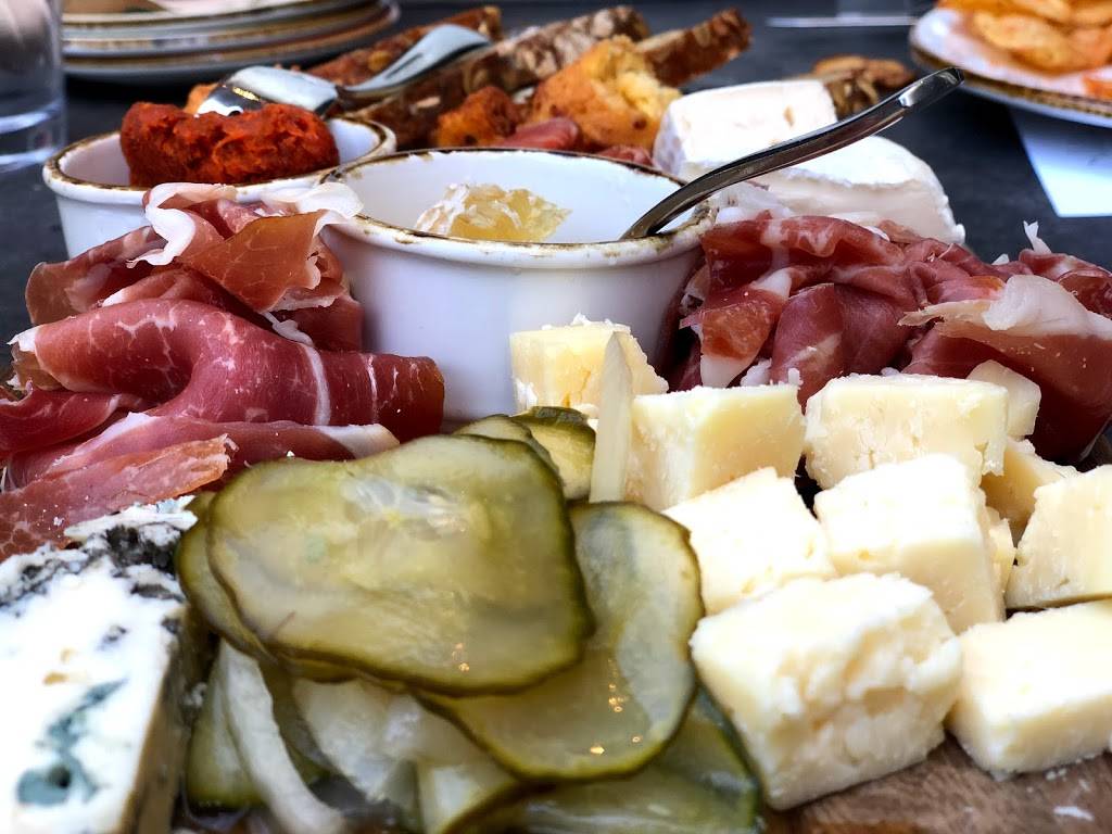 Whisper Creek Farm: The Kitchen | restaurant | 4040 Central Florida Pkwy, Orlando, FL 32837, USA | 4073934755 OR +1 407-393-4755