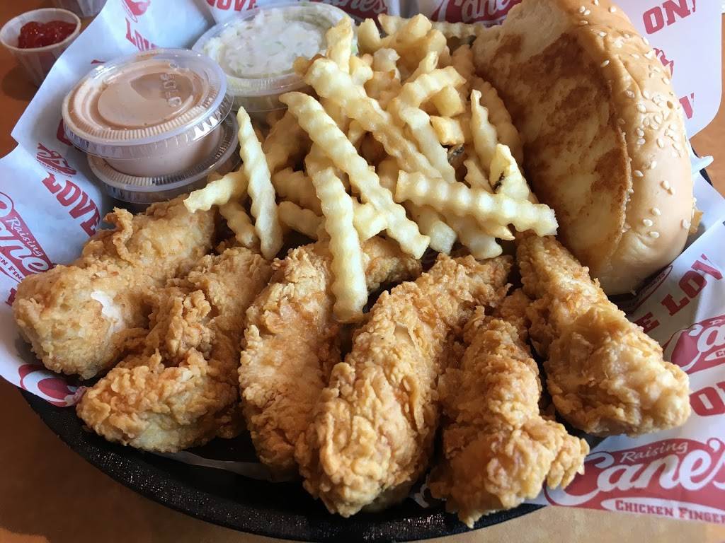 Raising Canes Chicken Fingers | meal takeaway | 1050 S Beach Blvd, La Habra, CA 90631, USA | 5622661890 OR +1 562-266-1890