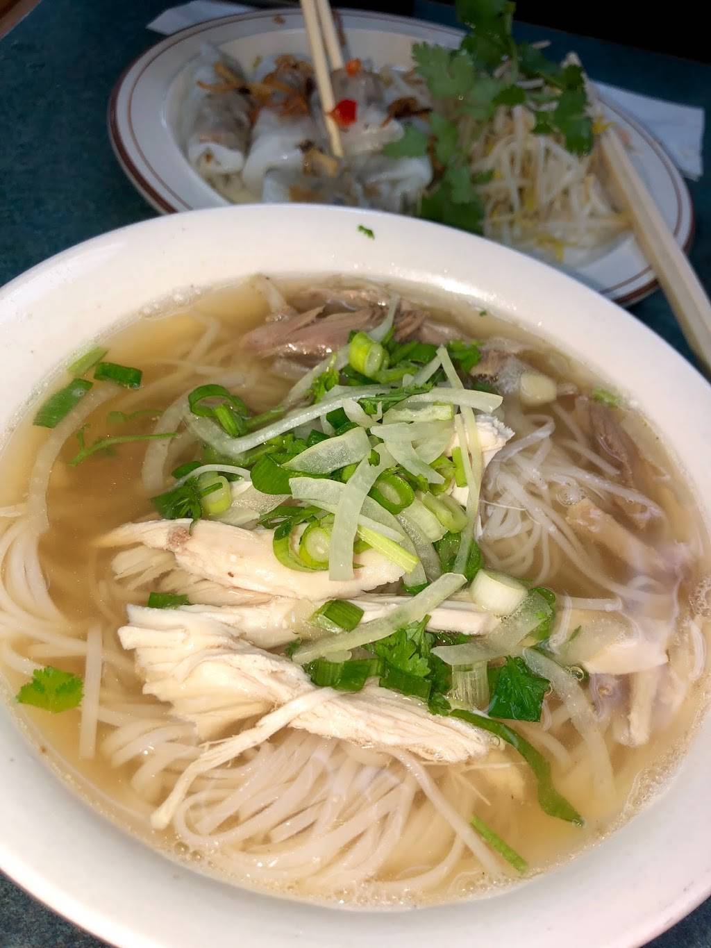 Banh Cuon Pho Ga | restaurant | 1772 St Clair Ave W, Toronto, ON M6N 1J3, Canada | 4166513771 OR +1 416-651-3771