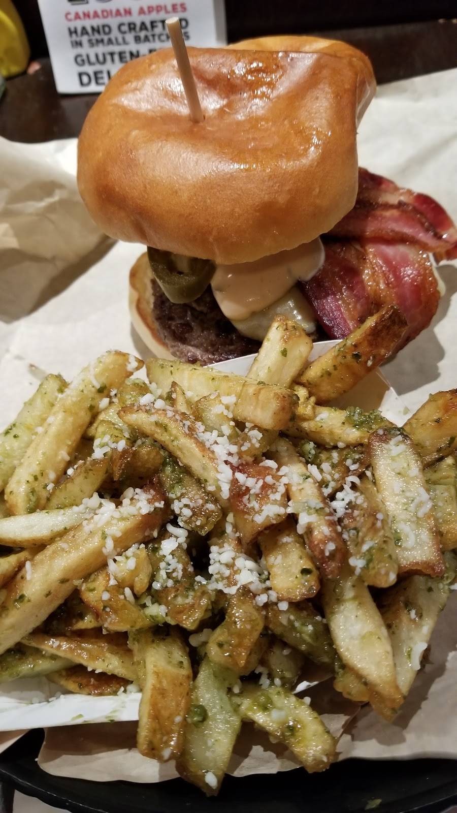 Mamo Burger Bar | restaurant | 1515 Ottawa St, Windsor, ON N8X 2G3, Canada | 5199731234 OR +1 519-973-1234