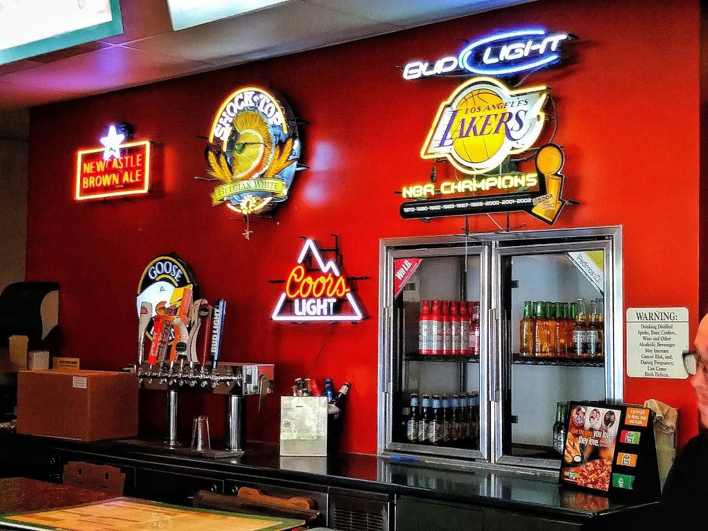 Round Table Pizza | meal delivery | 15002 Summit Ave, Fontana, CA 92336, USA | 9094636500 OR +1 909-463-6500