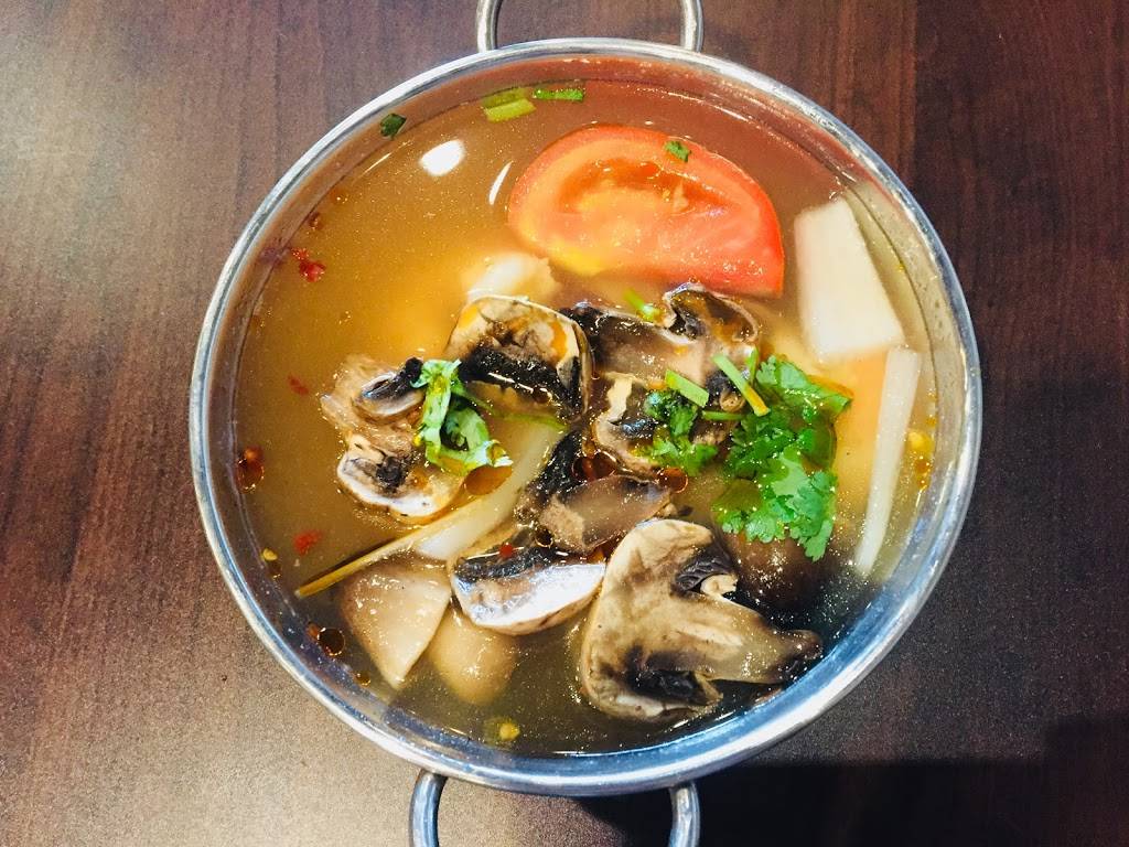 Aaharn Thai | restaurant | 3324 Governor Dr, San Diego, CA 92122, USA | 8582426389 OR +1 858-242-6389