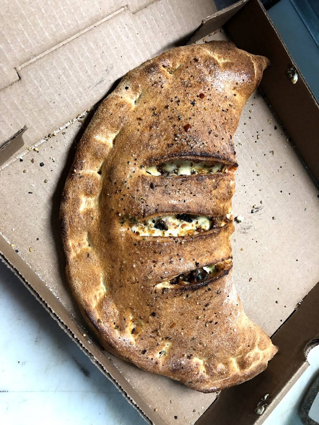 Pizza Charlevoix | restaurant | 2563 Rue Centre, Montréal, QC H3K 1J9, Canada | 5149330514 OR +1 514-933-0514