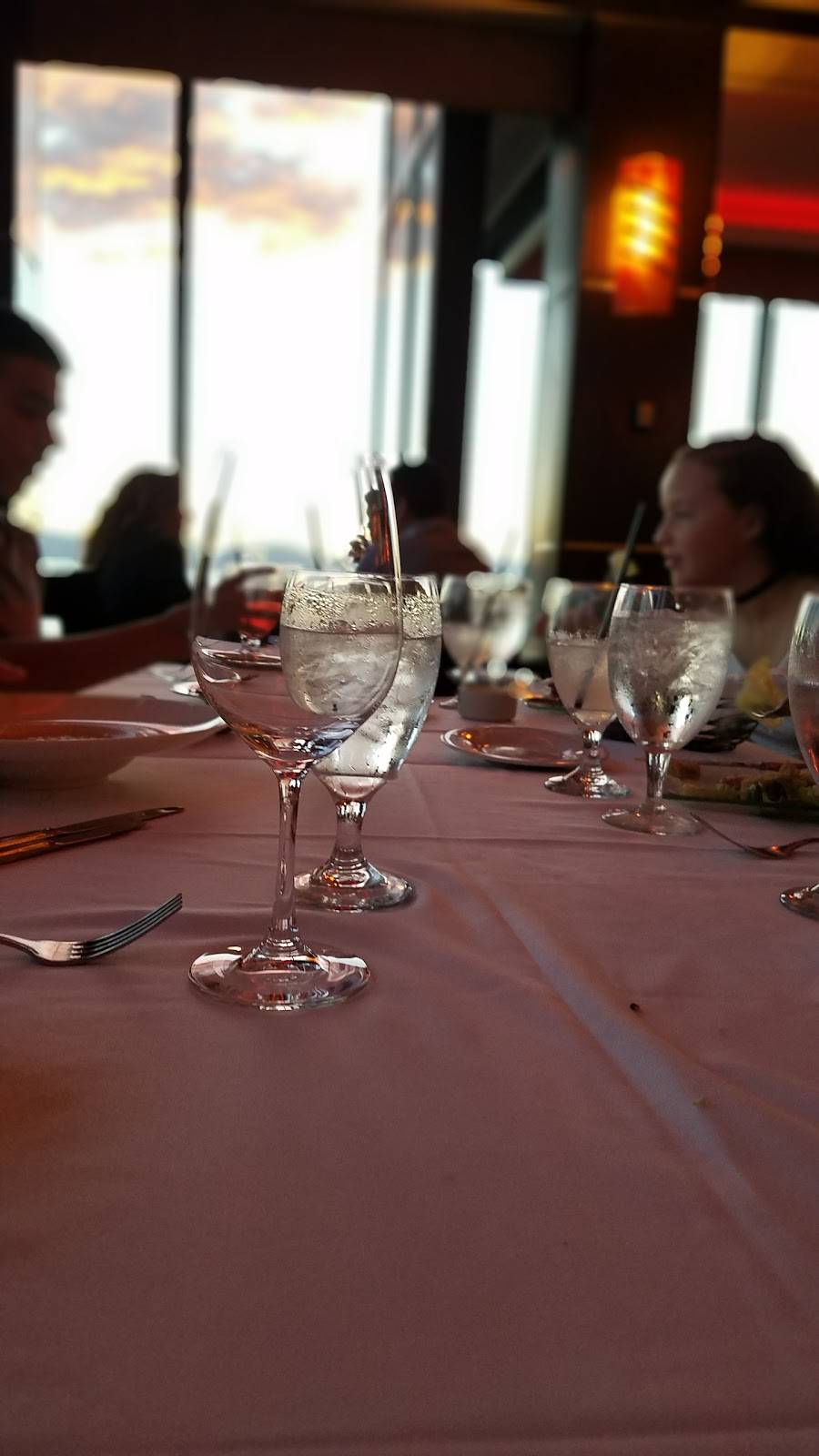 19 Kitchen Bar | restaurant | 18 US-50, Stateline, NV 89449, USA | 7755882411 OR +1 775-588-2411