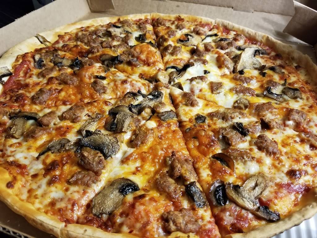 Pizza Hut | restaurant | 3441 E Milwaukee St, Janesville, WI 53545, USA | 6087565511 OR +1 608-756-5511