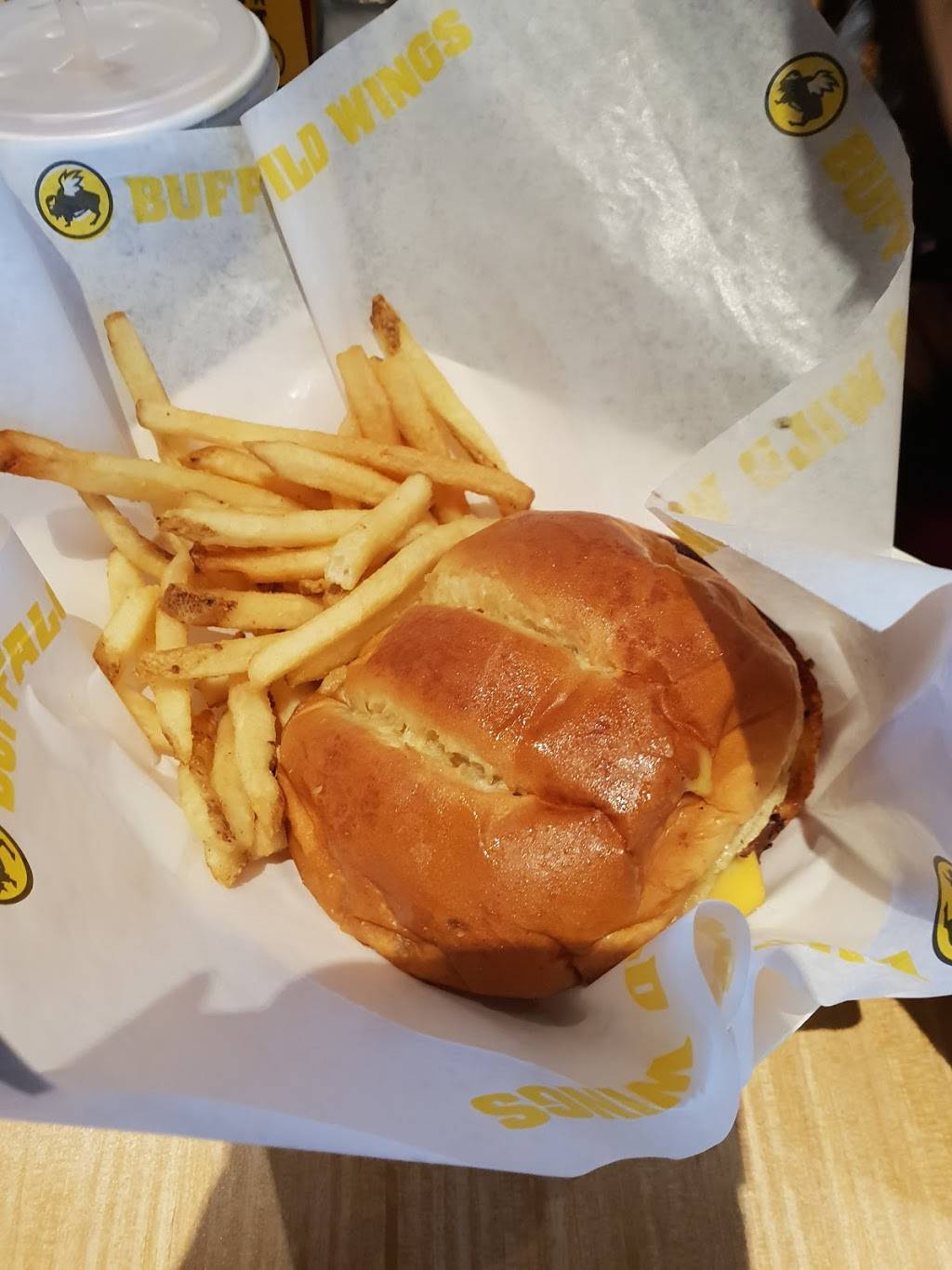 Buffalo Wild Wings | restaurant | 540 W Main St, Middletown, DE 19709, USA | 3022850000 OR +1 302-285-0000