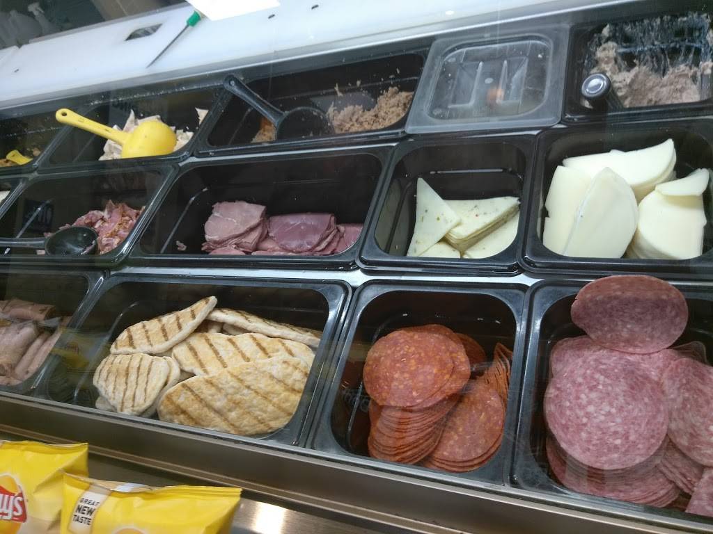 Subway Restaurants | restaurant | Suite 2, Door 3, 2828 Country Club Blvd, Stockton, CA 95204, USA | 2094513985 OR +1 209-451-3985