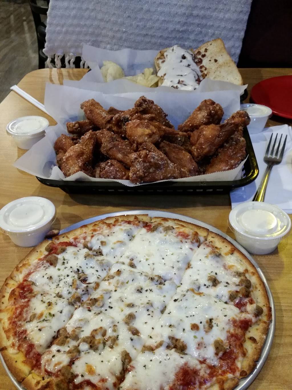 Crawfords Pizza & Pub | restaurant | 170 Debby Dr, Mt Zion, IL 62549, USA | 2178641691 OR +1 217-864-1691