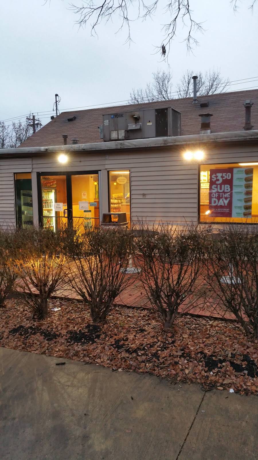 Subway | restaurant | 1504 Springfield Pike, Cincinnati, OH 45215, USA | 5138219119 OR +1 513-821-9119