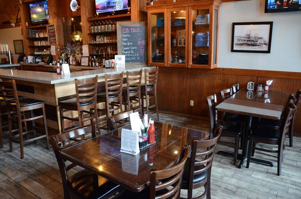 Front Street Pub & Eatery | restaurant | 208 E River Dr, Davenport, IA 52801, USA | 5633221569 OR +1 563-322-1569