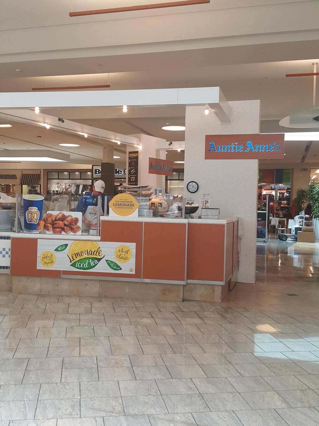 Auntie Annes | restaurant | 5001 Monroe St Unit 9150, Toledo, OH 43623, USA | 4194728866 OR +1 419-472-8866