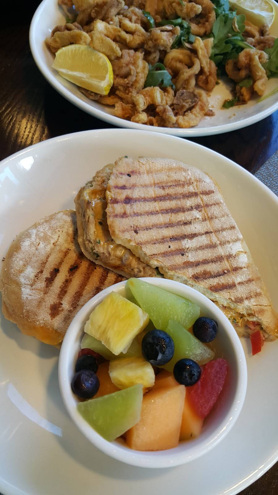 Firefly Eatery & Bar | restaurant | 1710 W Mission Bay Dr, San Diego, CA 92109, USA | 6192252125 OR +1 619-225-2125