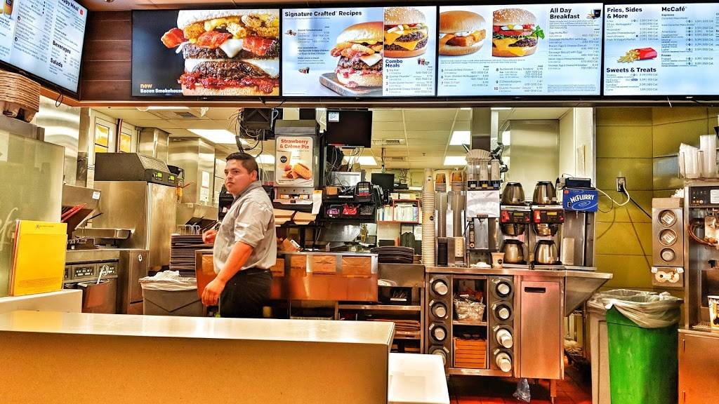 McDonalds | cafe | 145 Jefferson St, San Francisco, CA 94133, USA | 4152926684 OR +1 415-292-6684