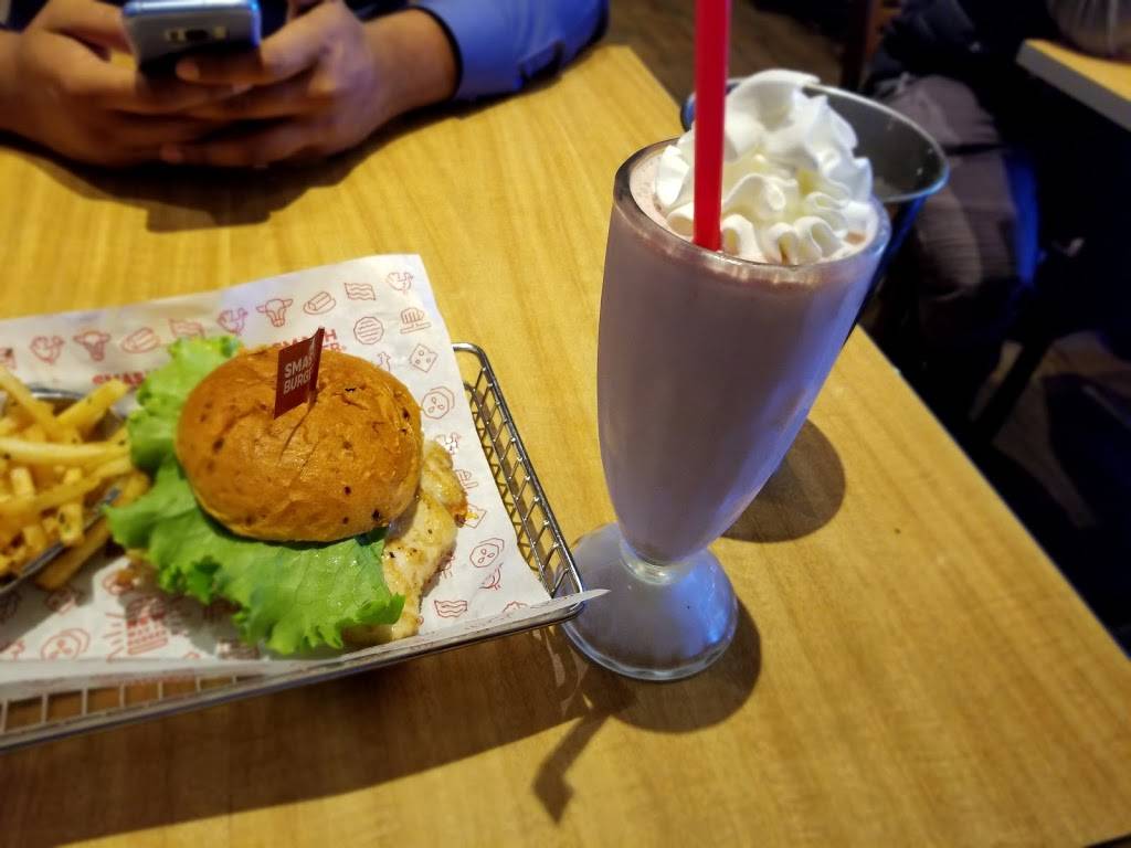 Smashburger | restaurant | 1111 40th St, Emeryville, CA 94608, USA | 5106551177 OR +1 510-655-1177