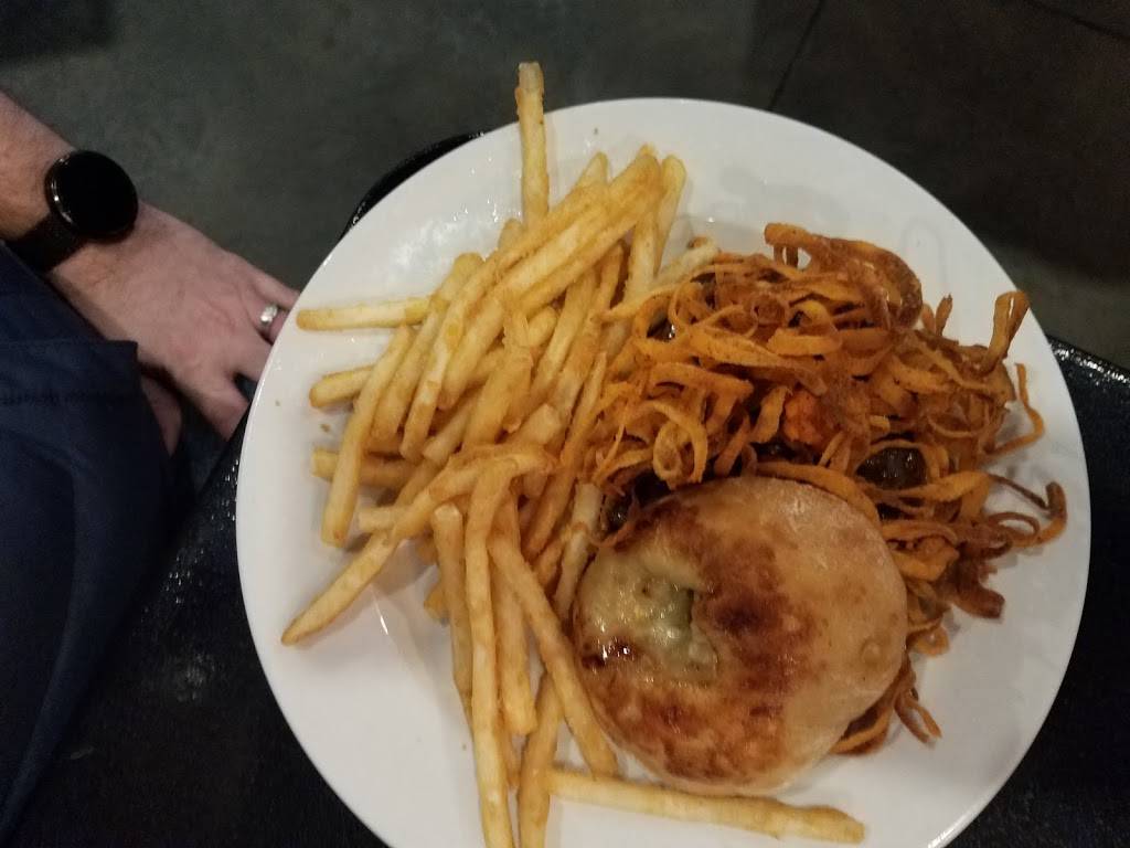 Fat Bottom Bettys | restaurant | 2310 Reed Station Pkwy, Carbondale, IL 62901, USA | 6184573625 OR +1 618-457-3625