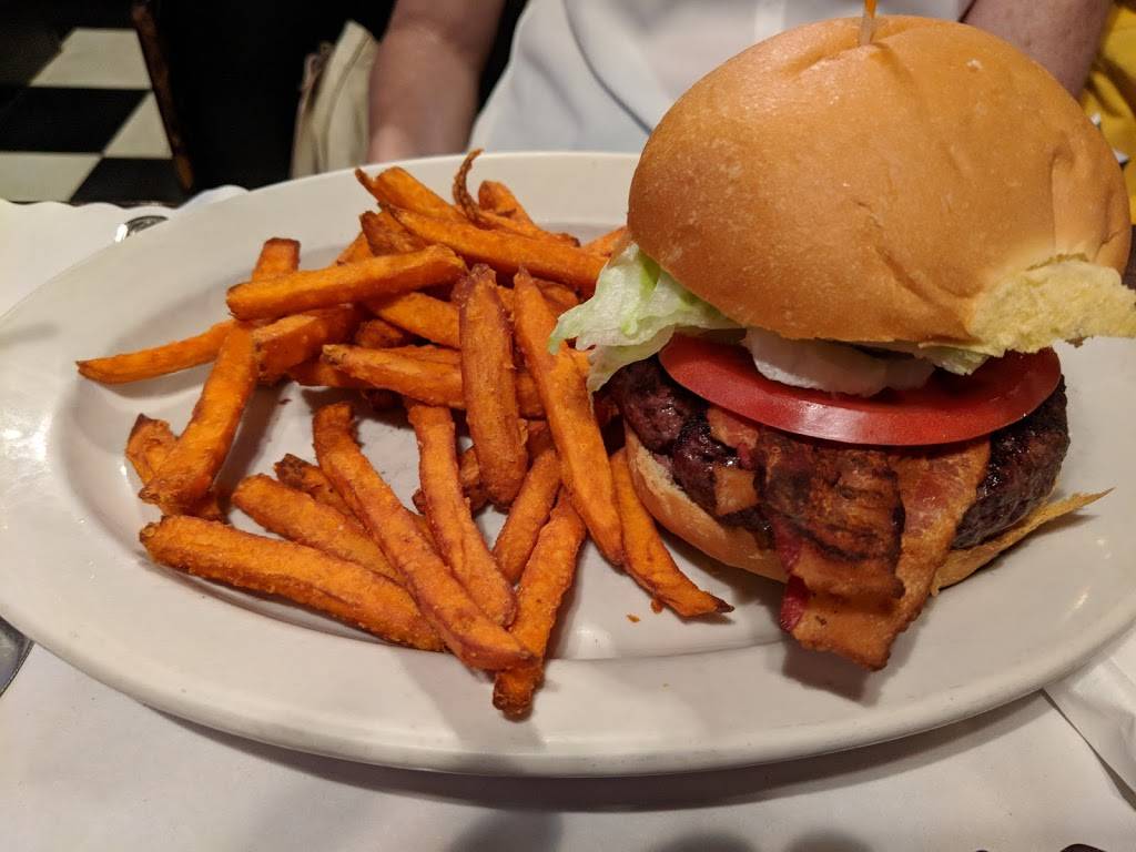 Mundays | restaurant | 259 Main St, Huntington, NY 11743, USA | 6314213553 OR +1 631-421-3553