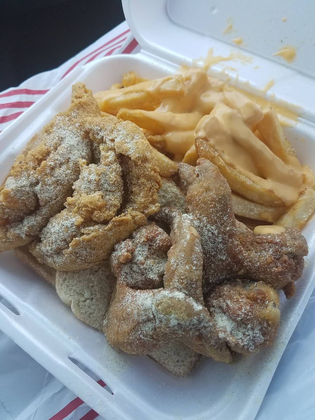 St Louis Fish & Chicken &Grill | restaurant | 5800 Page Blvd, St. Louis, MO 63112, USA | 3142610400 OR +1 314-261-0400