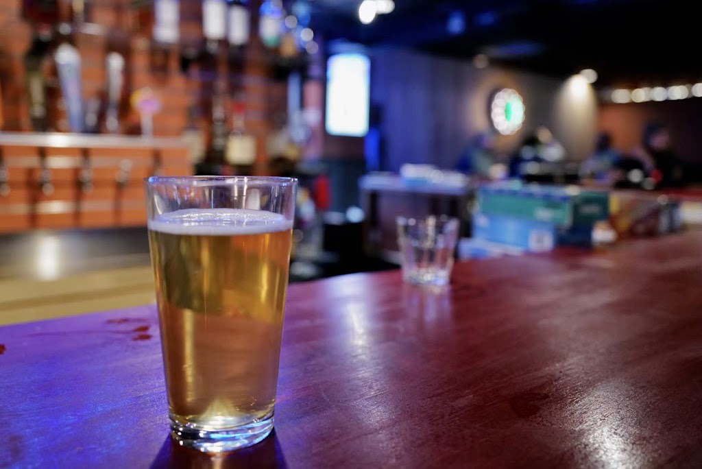 Sideline Sports Bar | restaurant | 3720 Factoria Blvd SE, Bellevue, WA 98006, USA | 4256442781 OR +1 425-644-2781