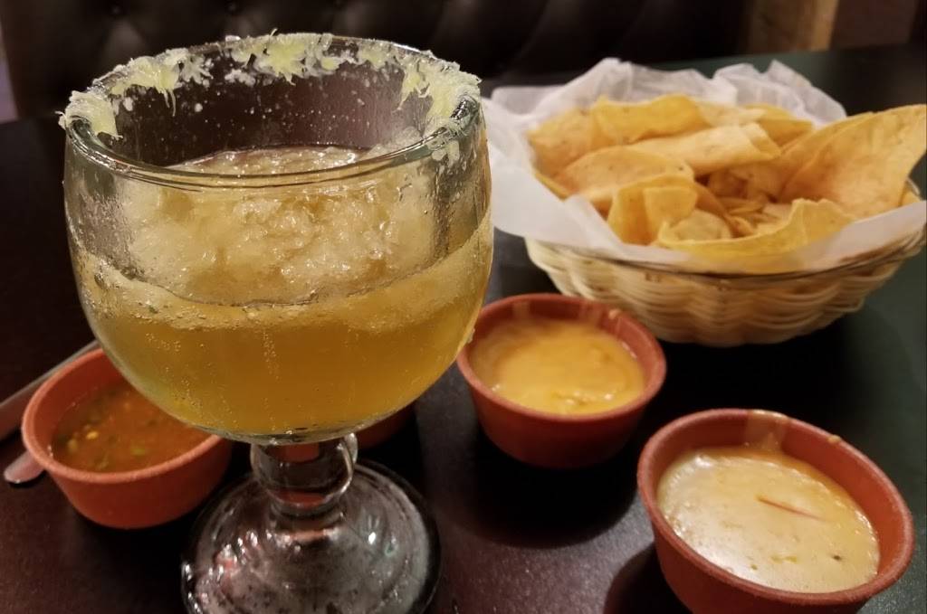 Mi Familia Mexican Restaurant | restaurant | 111 SW Lee Blvd, Lawton, OK 73505, USA | 5805910358 OR +1 580-591-0358