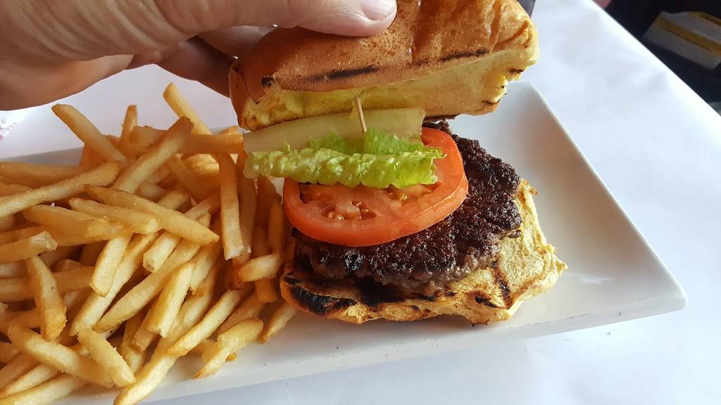 Backyard BBQ & Brew | restaurant | 9460 Harding Ave, Surfside, FL 33154, USA | 3057638818 OR +1 305-763-8818