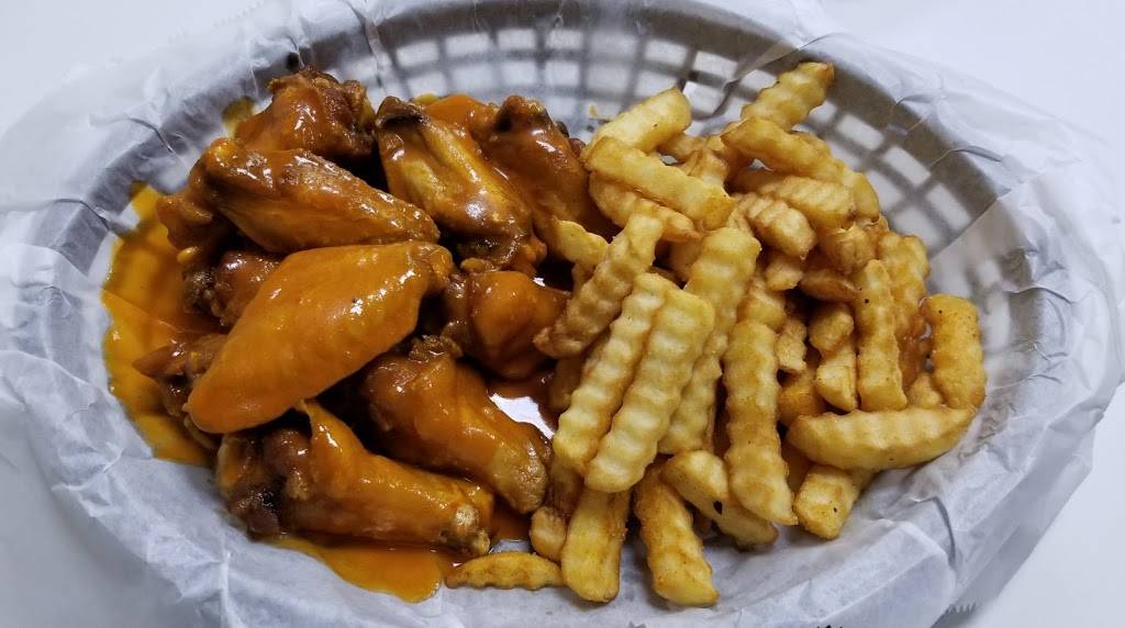 Mighty Wings | restaurant | 2330 Fortune Rd, Kissimmee, FL 34744, USA | 4079786023 OR +1 407-978-6023