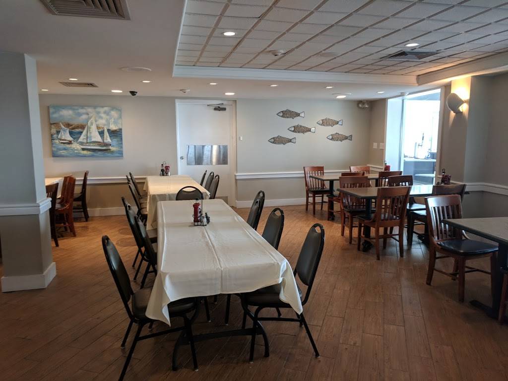 Chelos Hometown Bar and Grille | restaurant | 1 Masthead Dr, Warwick, RI 02886, USA | 4018843000 OR +1 401-884-3000