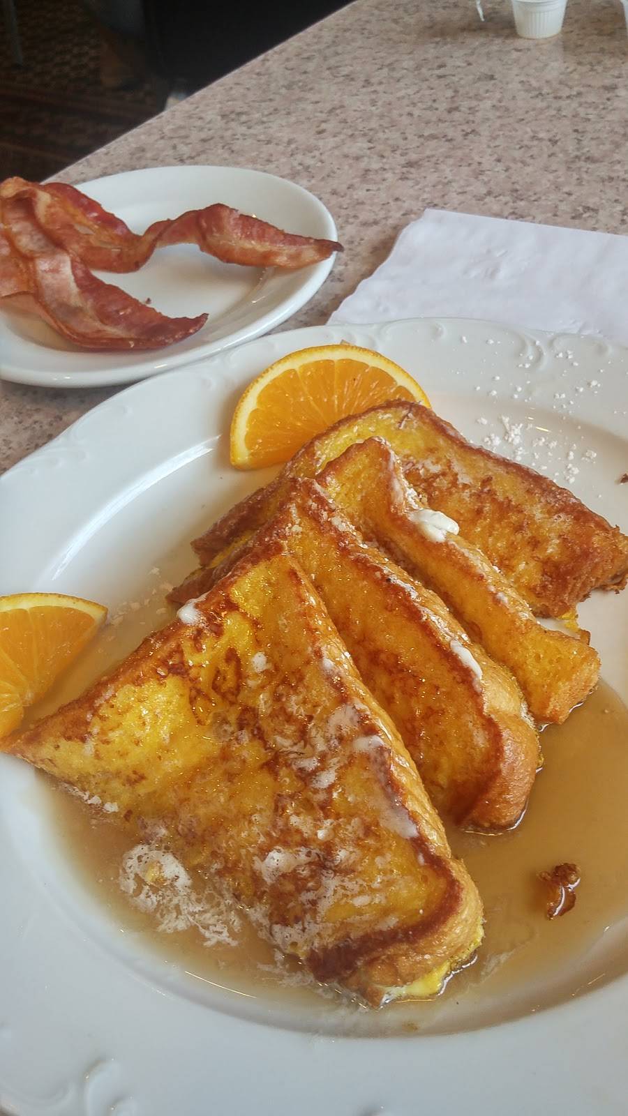 Hilltop Restaurant | restaurant | 2800 W Foster Ave, Chicago, IL 60625, USA | 7739899100 OR +1 773-989-9100