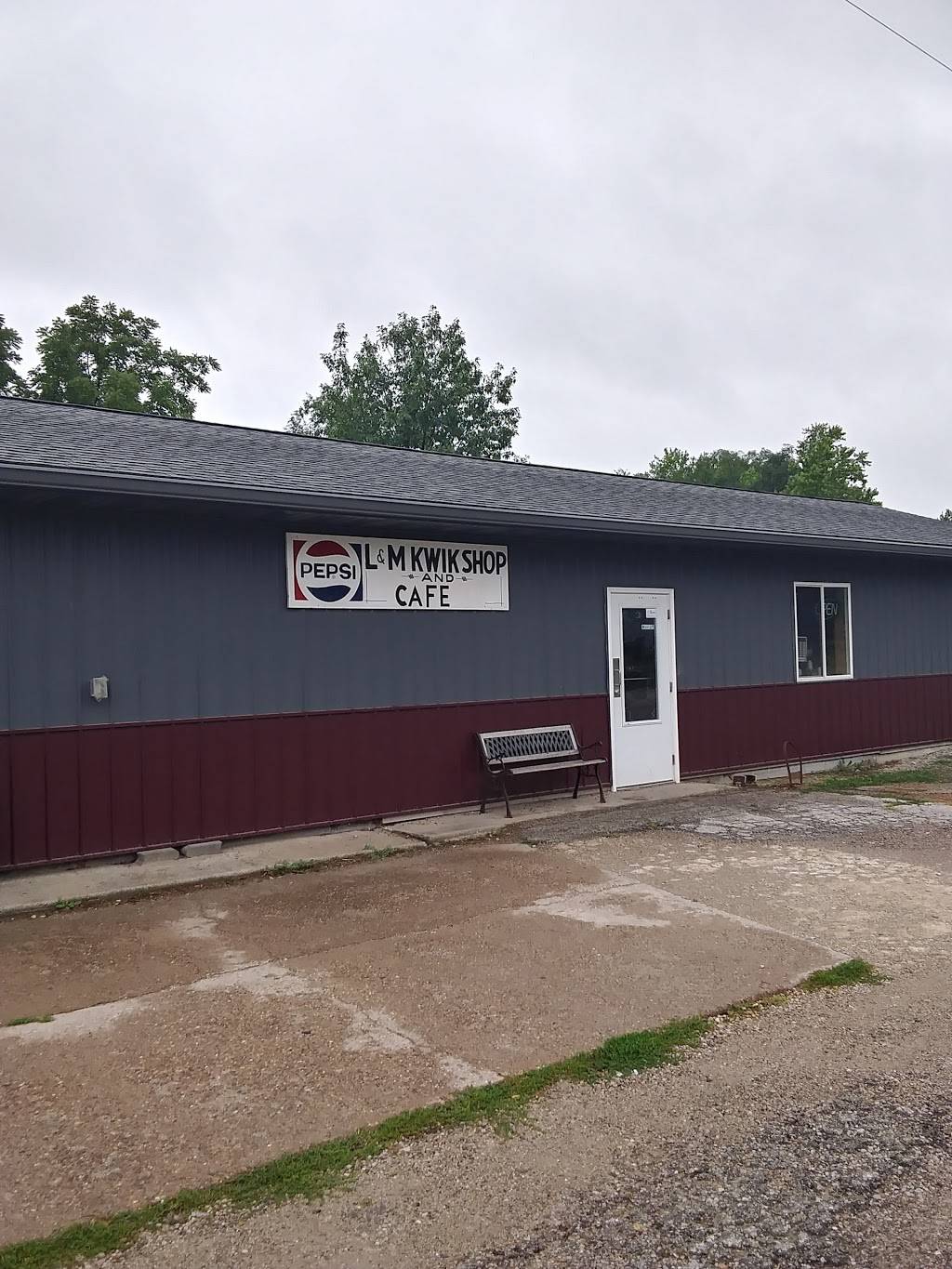 L & M Quick Shop | restaurant | 14477 IA-2, Bloomfield, IA 52537, USA | 6419293960 OR +1 641-929-3960