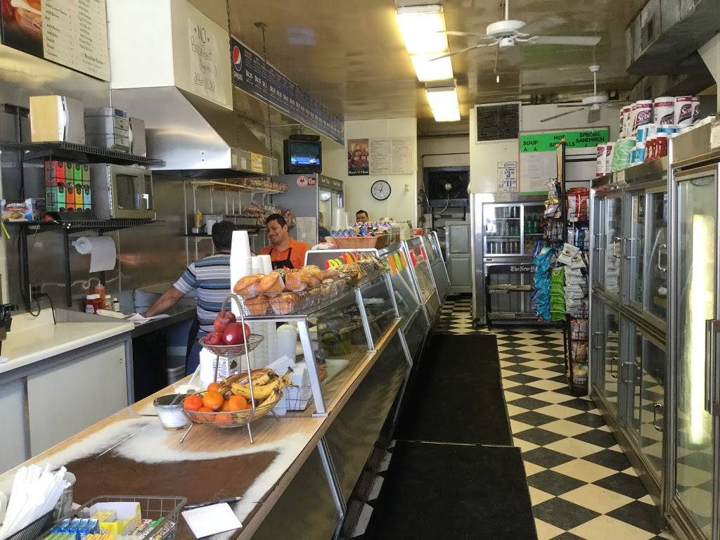 Village Green Deli | restaurant | 26 Village Green, Bedford, NY 10506, USA | 9142349352 OR +1 914-234-9352