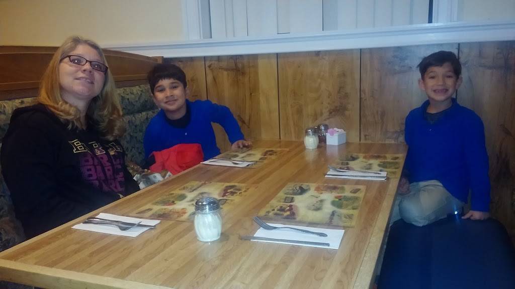 Sals Family Pizza | restaurant | 630 Main St, Monroe, CT 06468, USA | 2032681862 OR +1 203-268-1862