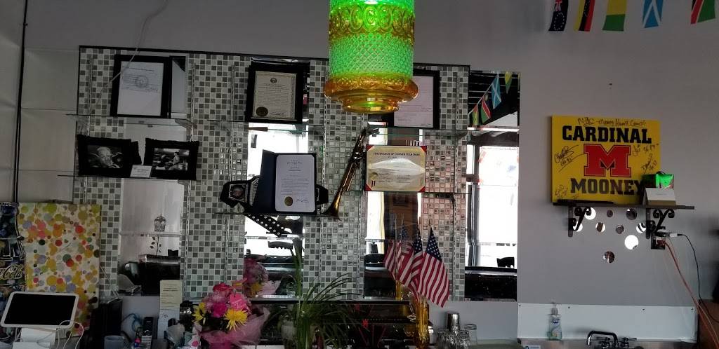 Flambeaus Live | restaurant | 2308 Market St, Youngstown, OH 44507, USA | 3309537822 OR +1 330-953-7822