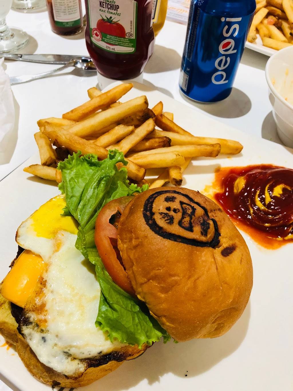 allô! mon coco | restaurant | 111 Boulevard des Promenades, Saint-Bruno-de-Montarville, QC J3V 5K2, Canada | 4504411188 OR +1 450-441-1188