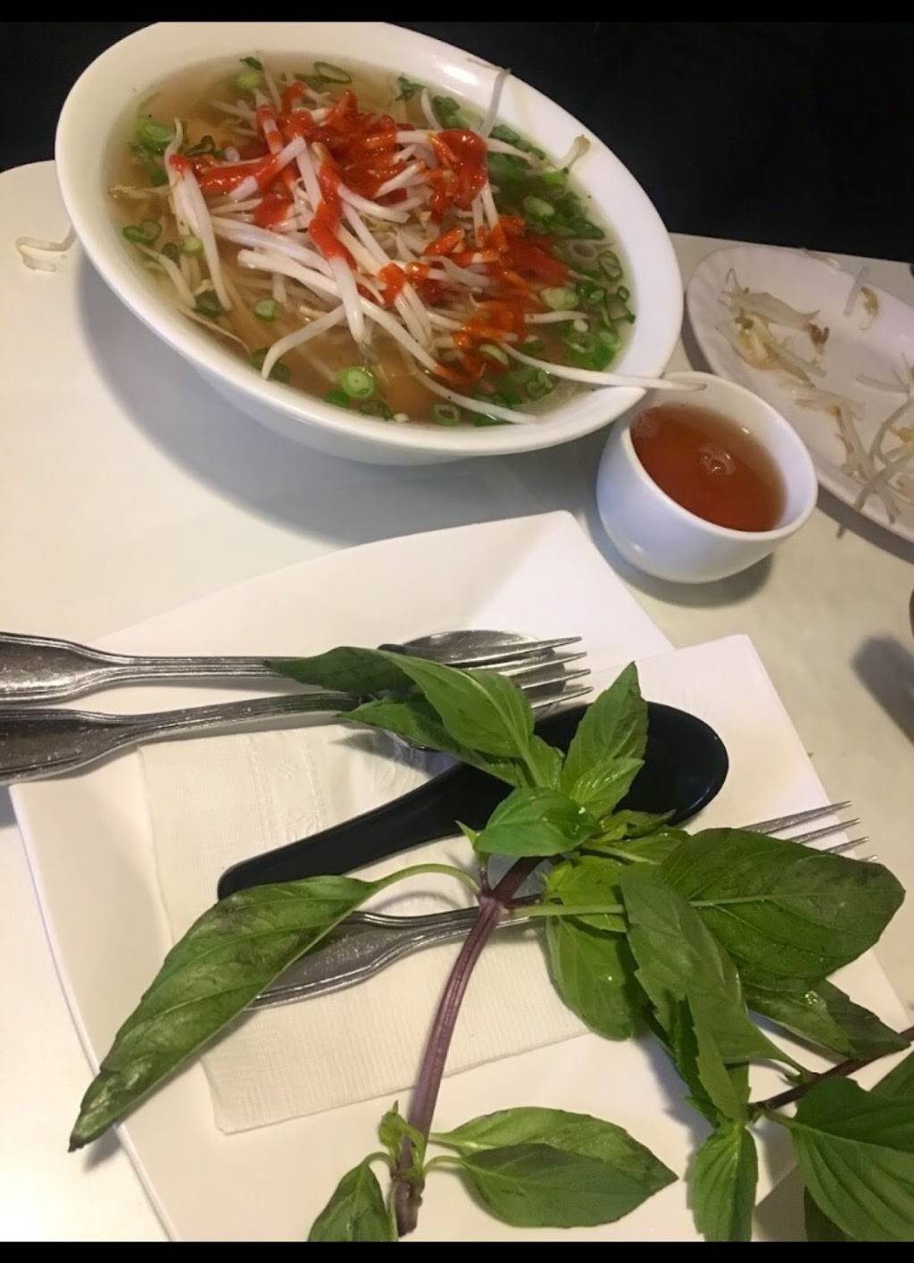Royal Pho | restaurant | 1100 Golf Links Rd, Ancaster, ON L9K 1J8, Canada | 9056489900 OR +1 905-648-9900