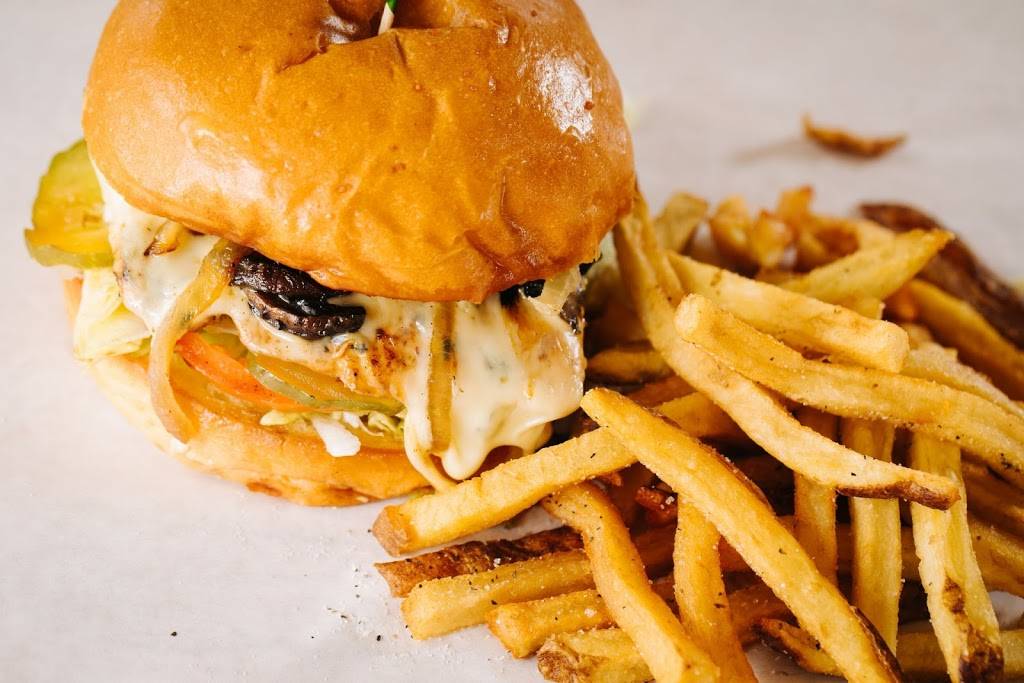 Chapps Burgers (Arkansas Ln & Hwy 360) | restaurant | 2596 E Arkansas Ln, Arlington, TX 76014, USA | 8174602097 OR +1 817-460-2097