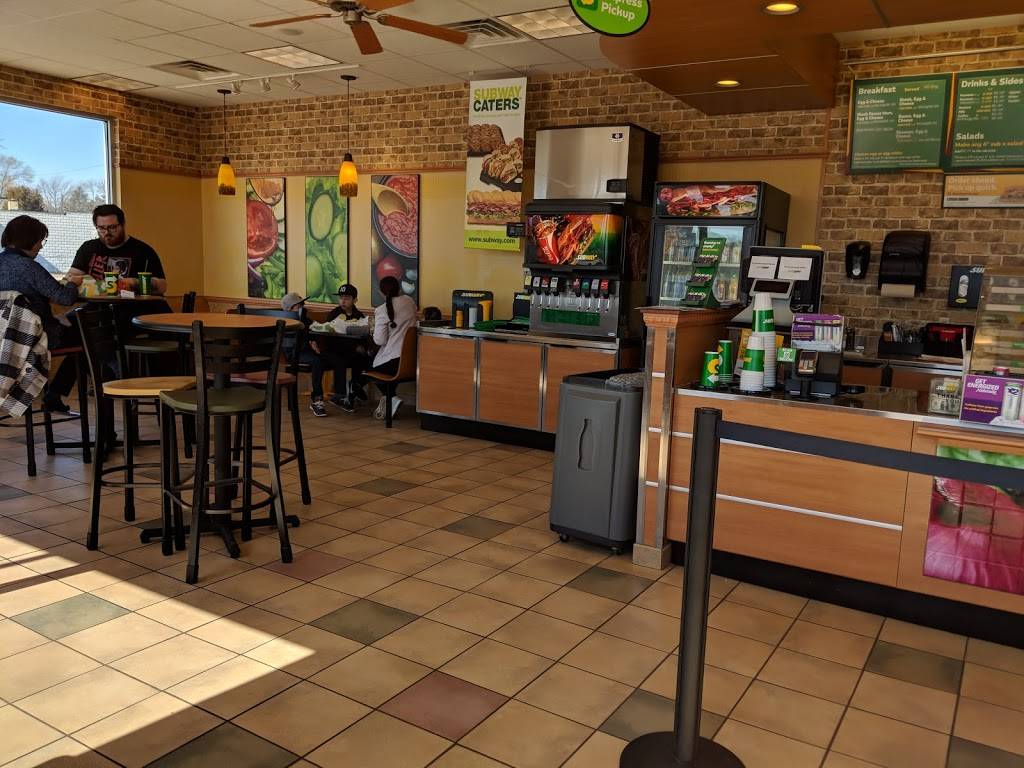 Subway | restaurant | 1679 Main St, Green Bay, WI 54302, USA | 9204659300 OR +1 920-465-9300