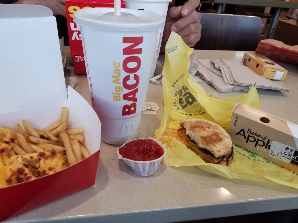 McDonalds | cafe | 7555 N Mesa St, El Paso, TX 79912, USA | 9155848890 OR +1 915-584-8890