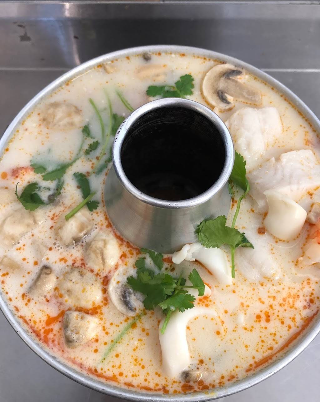 Cha Cha 8 Thai-Chinese food | restaurant | 8111 Van Nuys Blvd, Panorama City, CA 91402, USA | 8189887488 OR +1 818-988-7488