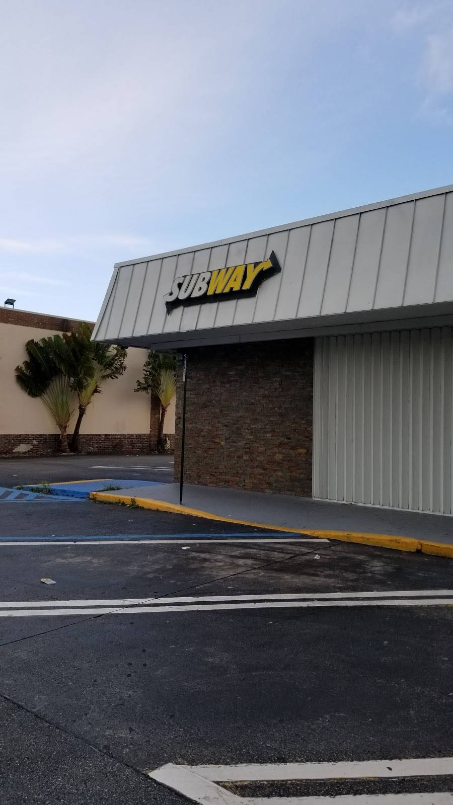 Subway | restaurant | 7811 W Sample Rd, Coral Springs, FL 33065, USA | 9547535895 OR +1 954-753-5895