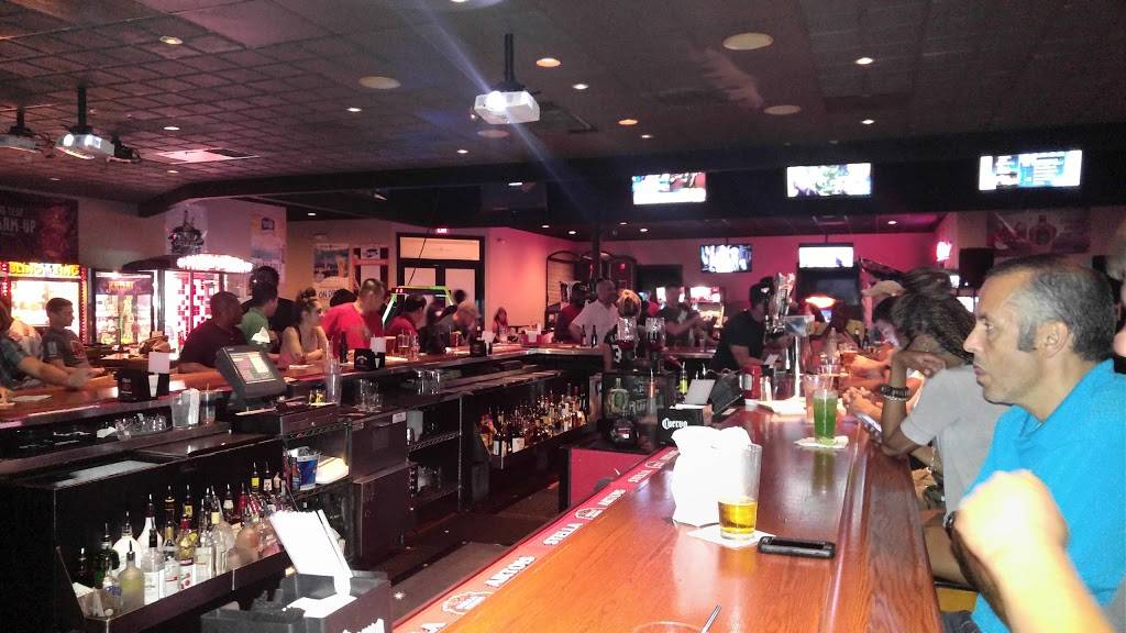 Luckys Sports Theatre & Grill | restaurant | 7027 Manchester Blvd B, Alexandria, VA 22310, USA | 7039220404 OR +1 703-922-0404