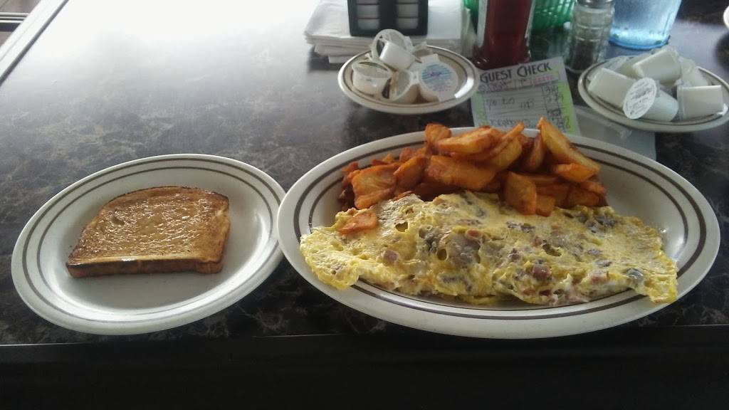 Eagle Lake Family Diner | restaurant | 185 5th St, Eagle Lake, FL 33839, USA | 8632944222 OR +1 863-294-4222