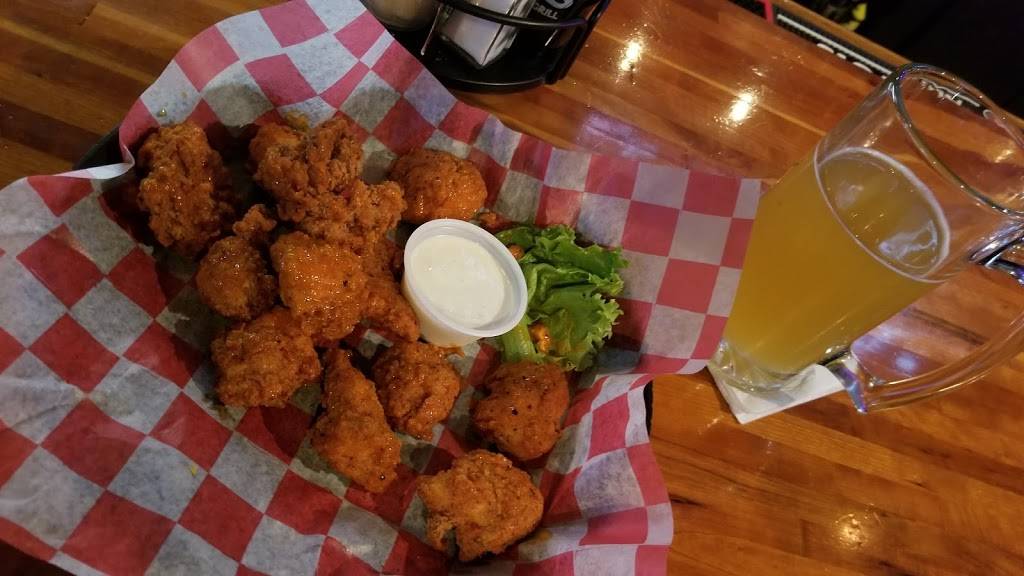 Vans Downtown Davenport | restaurant | 217 Brady St, Davenport, IA 52803, USA | 5633231700 OR +1 563-323-1700