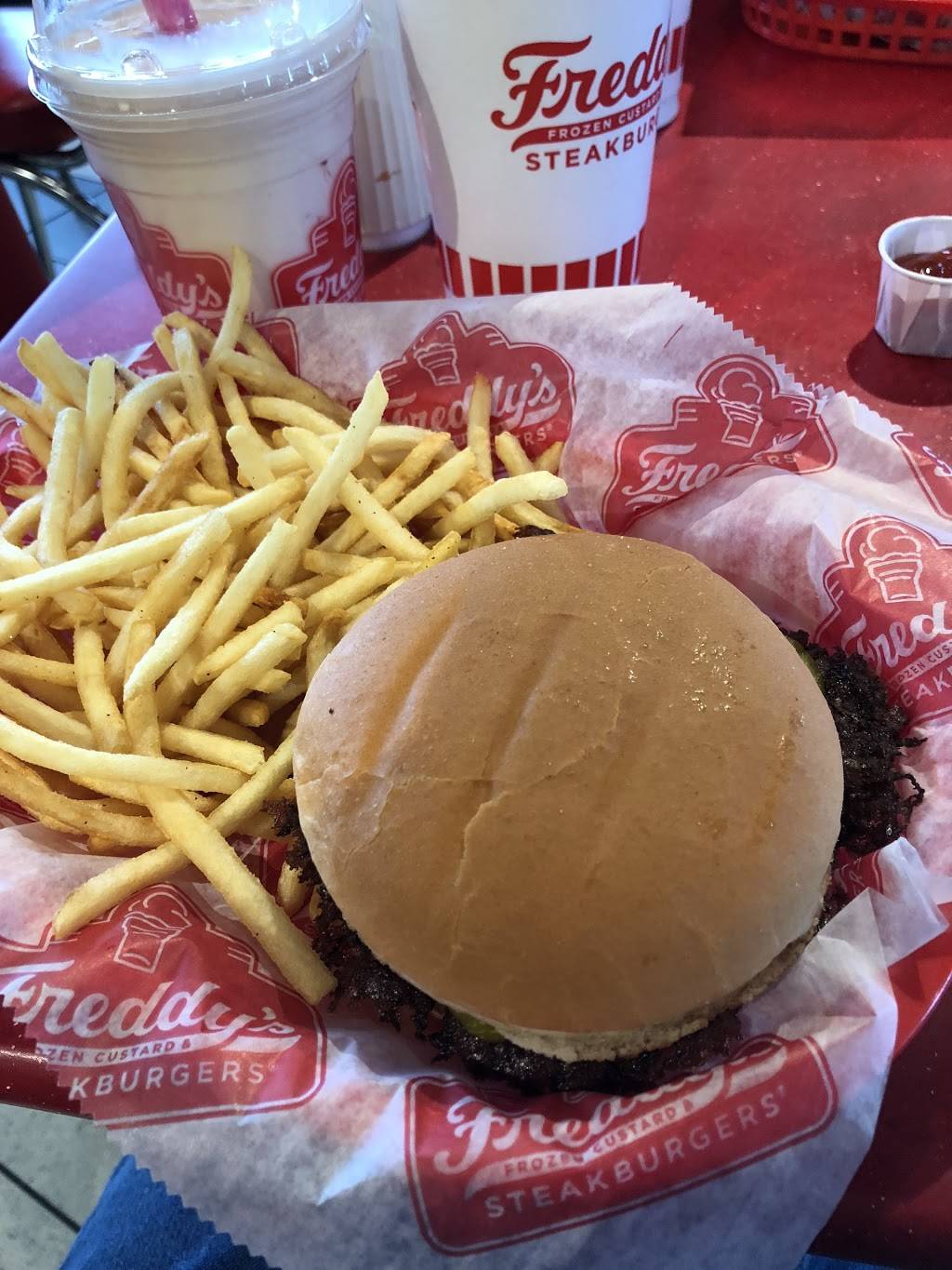 Freddys Frozen Custard & Steakburgers | restaurant | 917 Charleston Ave E, Mattoon, IL 61938, USA | 2172353820 OR +1 217-235-3820
