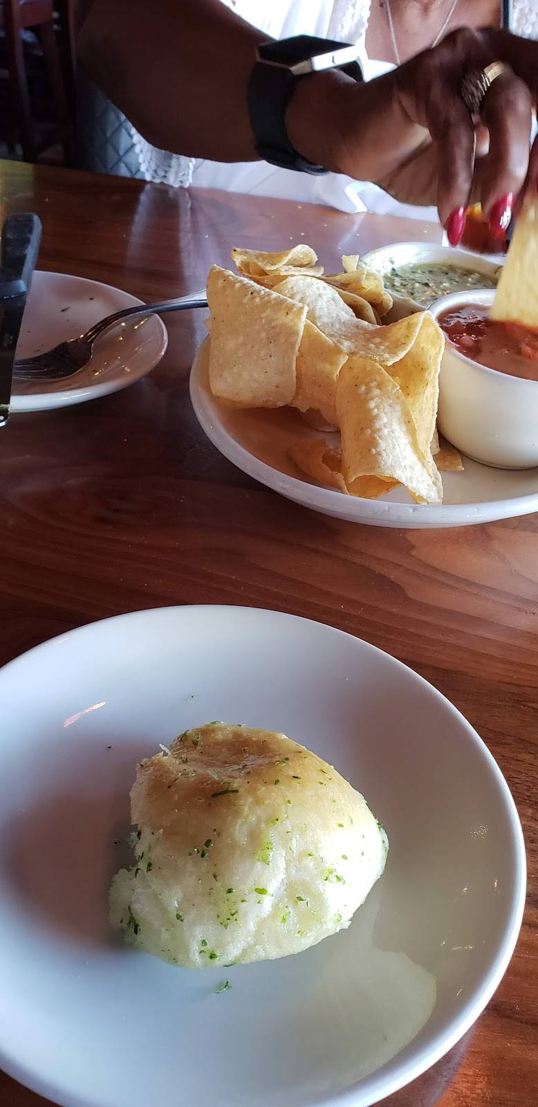 WR Restaurant and Caterer | restaurant | Valencia Marketplace, 25580 The Old Rd, Valencia, CA 91355, USA | 6612227565 OR +1 661-222-7565