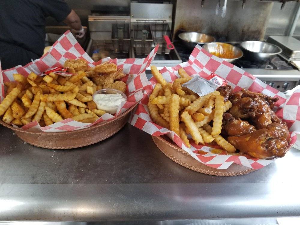 Mr. Cobbs BBQ & Wings | restaurant | 3699 NW 135th St A, Opa-locka, FL 33054, USA | 3056880997 OR +1 305-688-0997