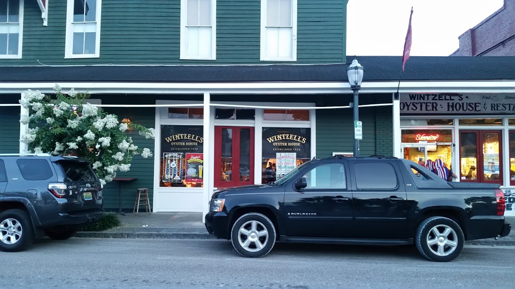 Wintzells Oyster House | restaurant | 605 Dauphin St, Mobile, AL 36602, USA | 2514324605 OR +1 251-432-4605