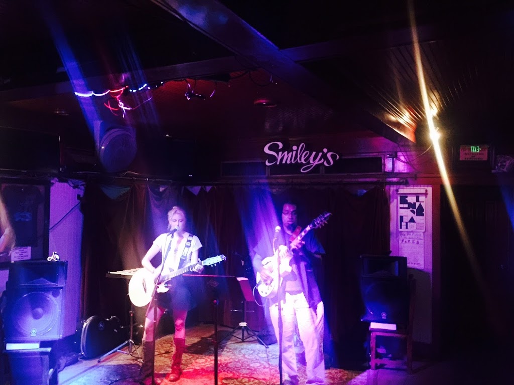 Smileys Saloon, Hotel & Kitchen | restaurant | 41 Wharf Rd, Bolinas, CA 94924, USA | 4158681311 OR +1 415-868-1311