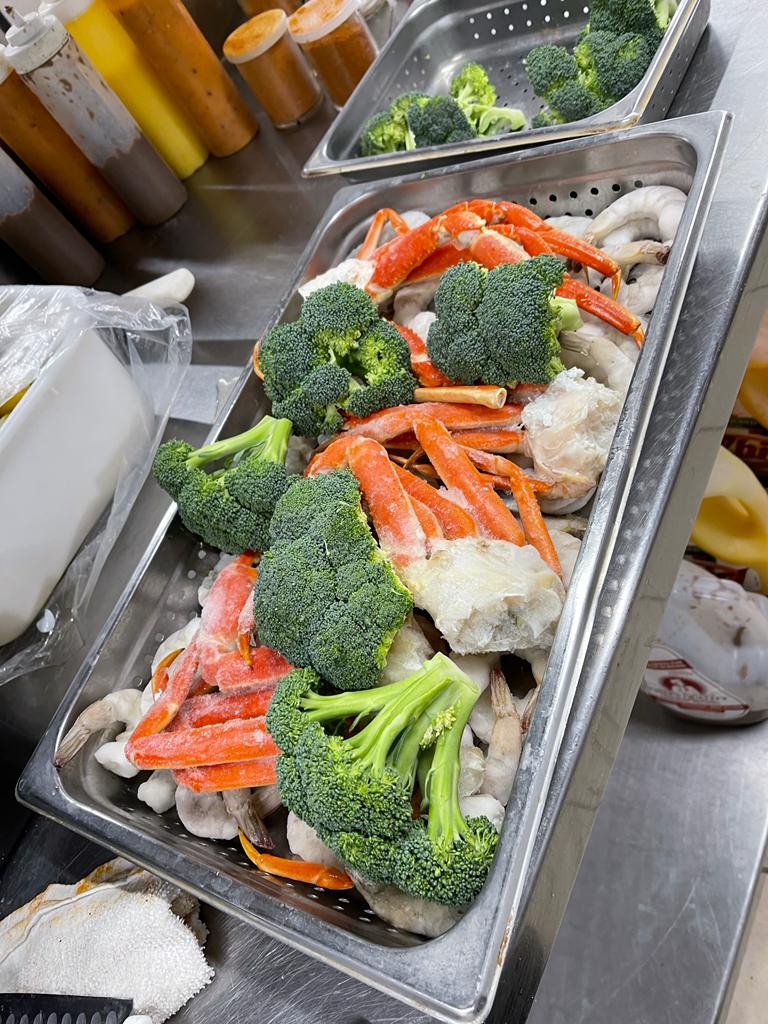 Seafood Shack and Steak | restaurant | 6658 S Cottage Grove Ave, Chicago, IL 60637, USA | 7734203289 OR +1 773-420-3289