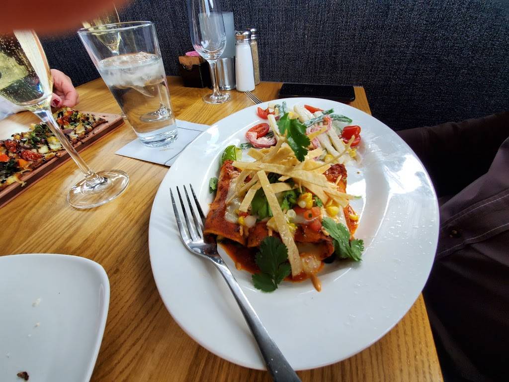 Cooper’s Hawk Winery & Restaurant | restaurant | 1801 Butterfield Rd, Downers Grove, IL 60515, USA | 3312159463 OR +1 331-215-9463