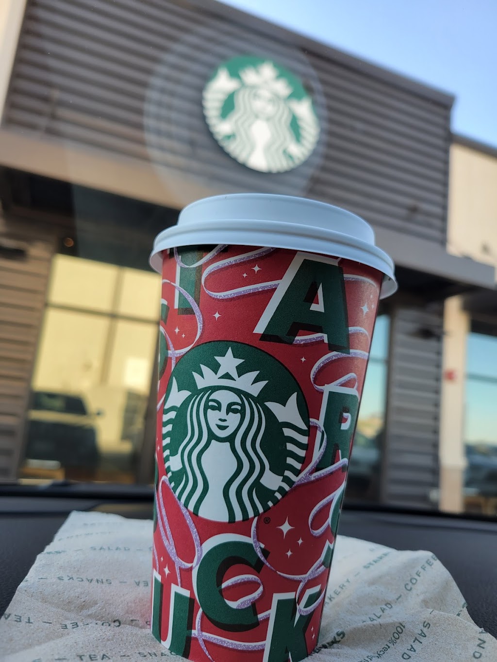 Starbucks | cafe | 1569 S 4th Ave, Yuma, AZ 85364, USA | 9283046229 OR +1 928-304-6229